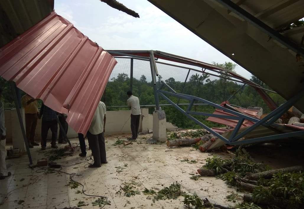 Nursing hostel roof collapsed, schoolgirl injured