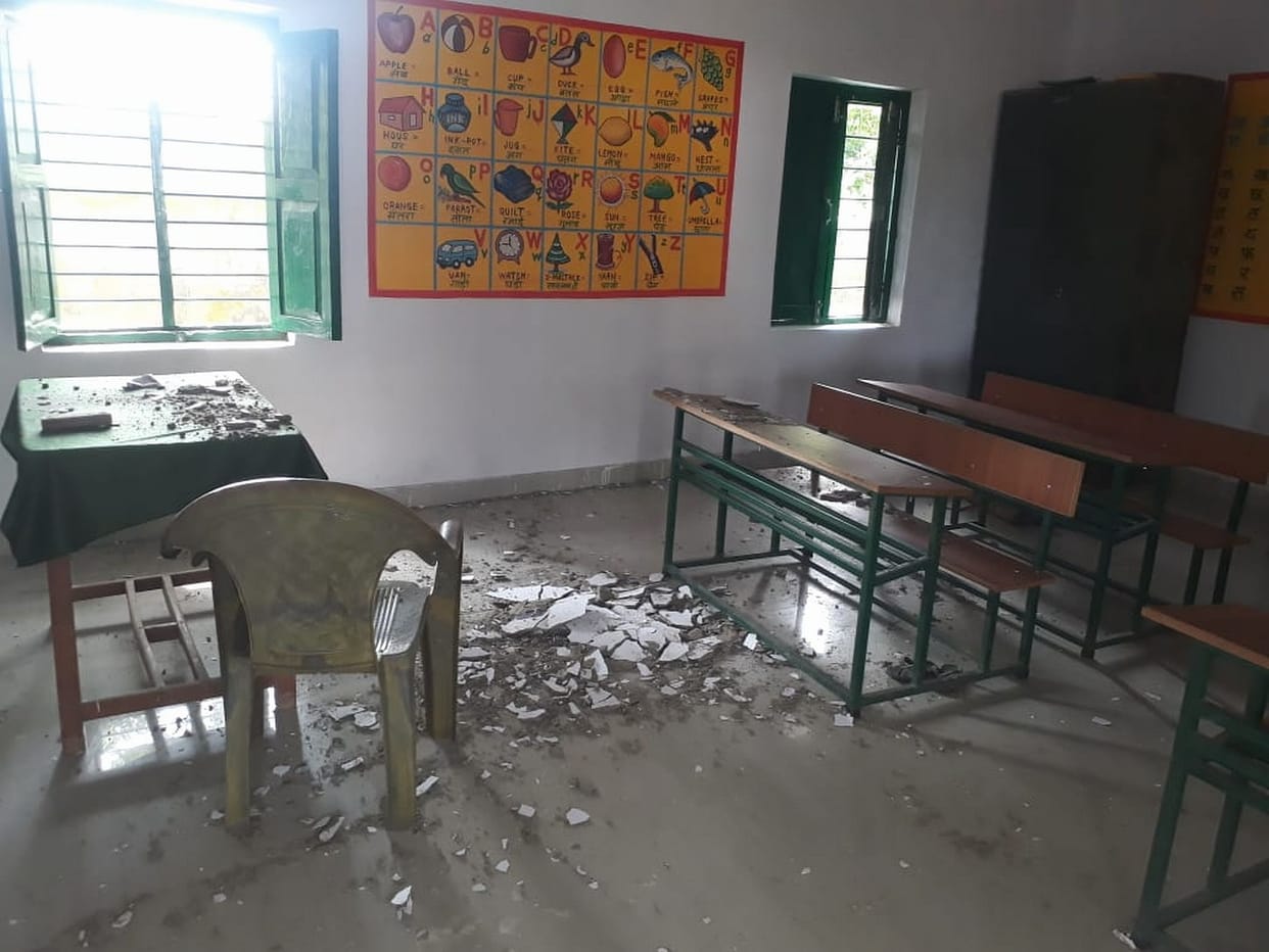 Roof plaster dropped into class