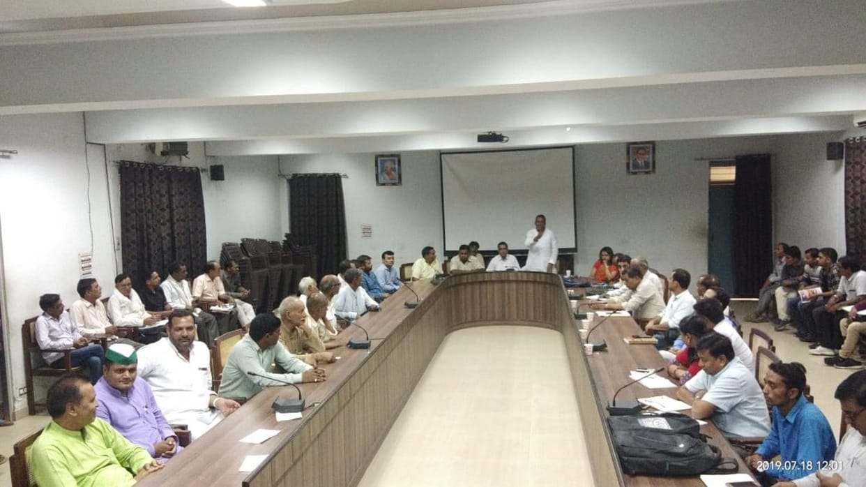 Authorities on the sugarcane payment issue