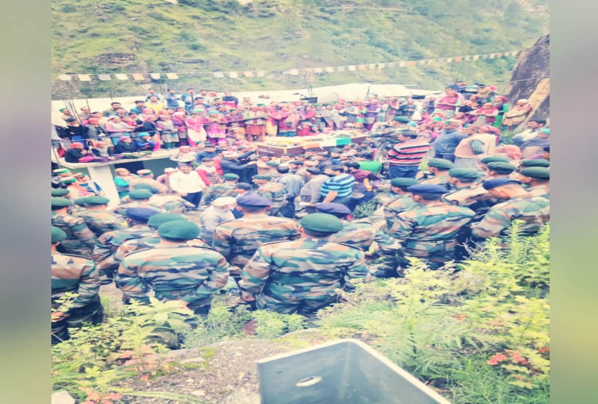 hundred of villagers bids adieu to martyr sahil in kinnaur himachal