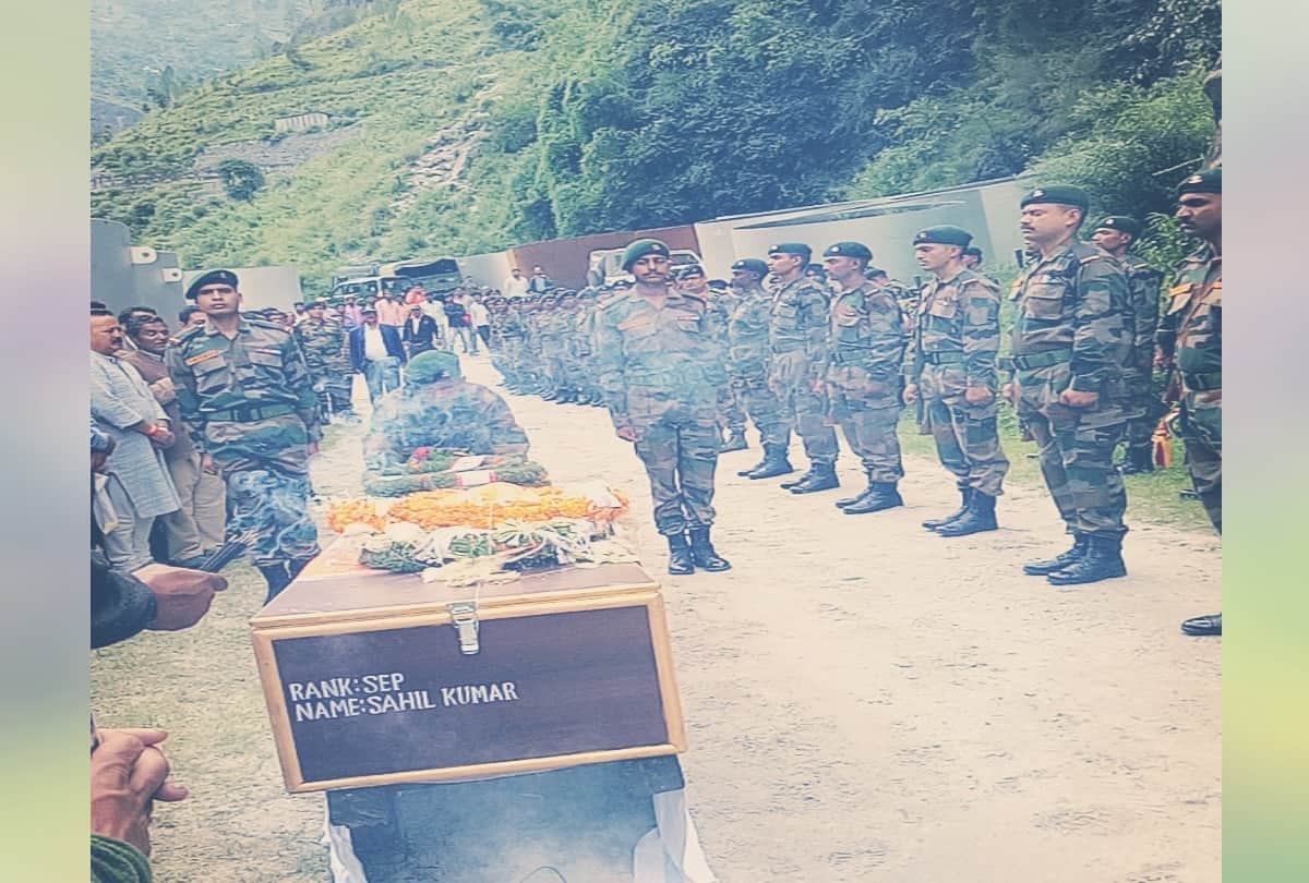 hundred of villagers bids adieu to martyr sahil in kinnaur himachal