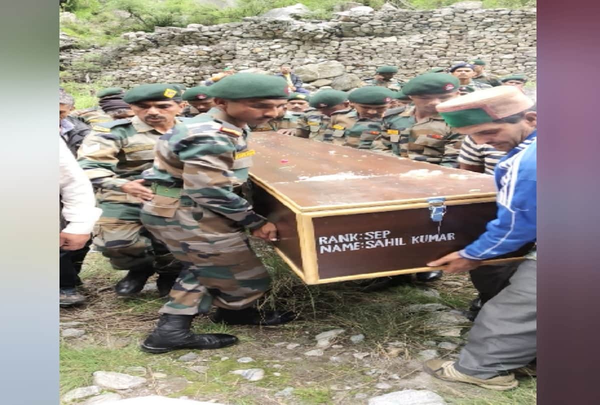 hundred of villagers bids adieu to martyr sahil in kinnaur himachal