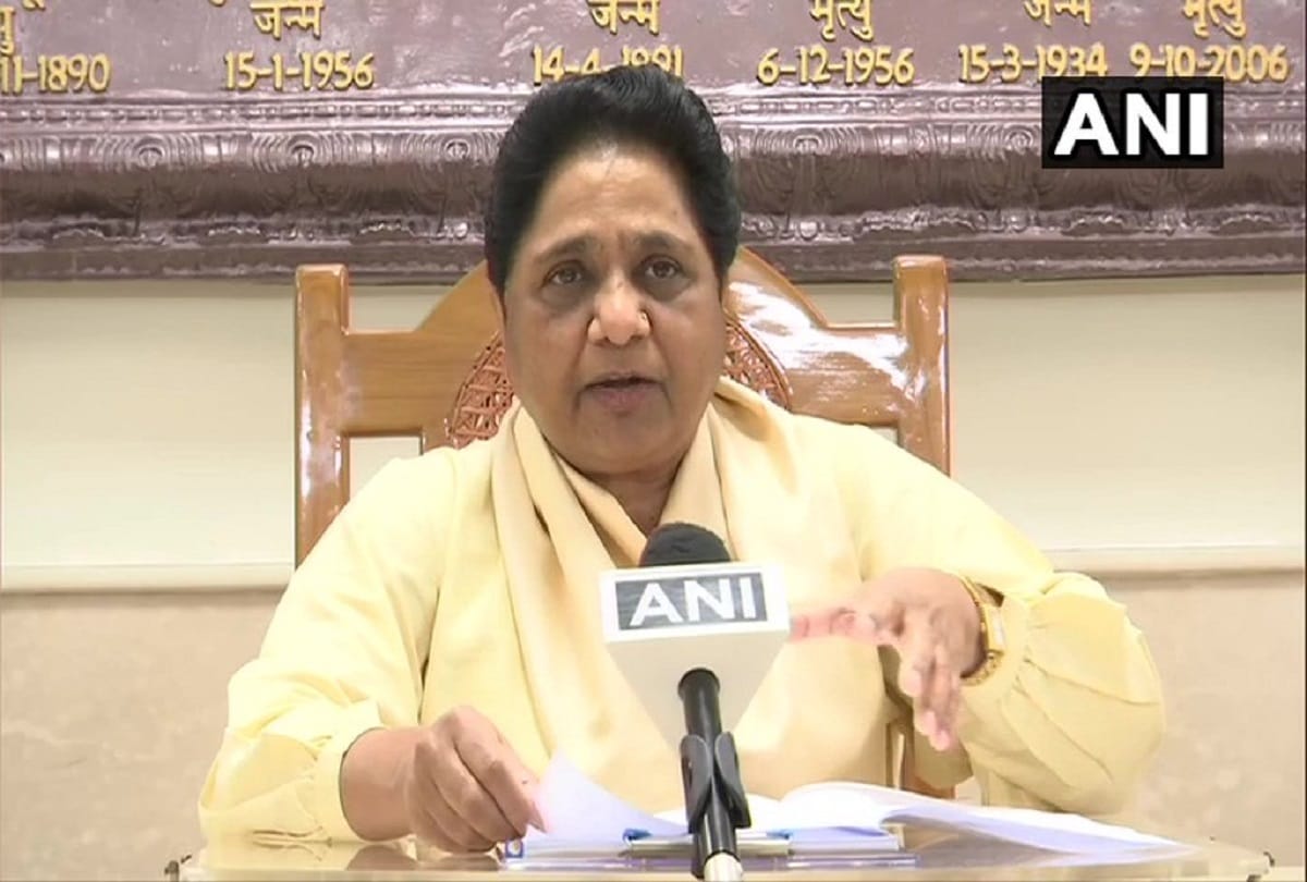 bsp supremo mayawati praises isro scientist, gives inspirational example, priyanka appreciates