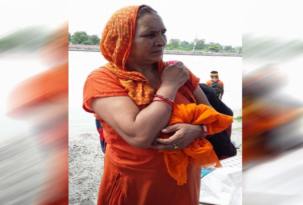 Kanwad Yatra 2019 wife took kanwad after husband death for complete his dream