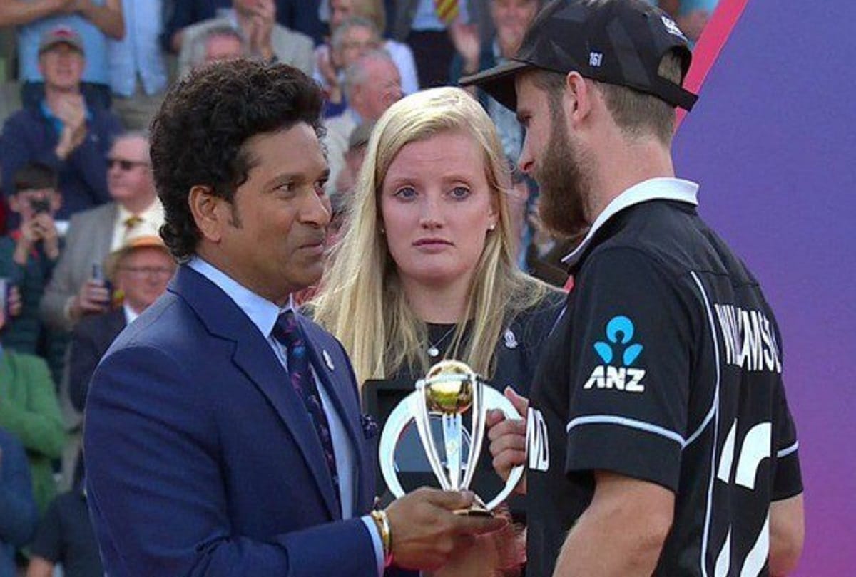 Sachin tendulkar appreciates kane williamson during world cup final post match ceremony