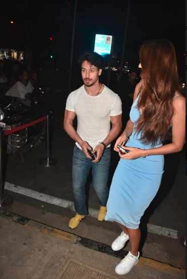 disha patani and tiger shroff spotted at restro in mumbai