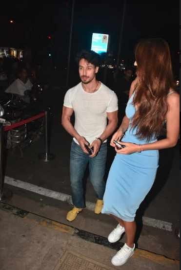 disha patani and tiger shroff spotted at restro in mumbai