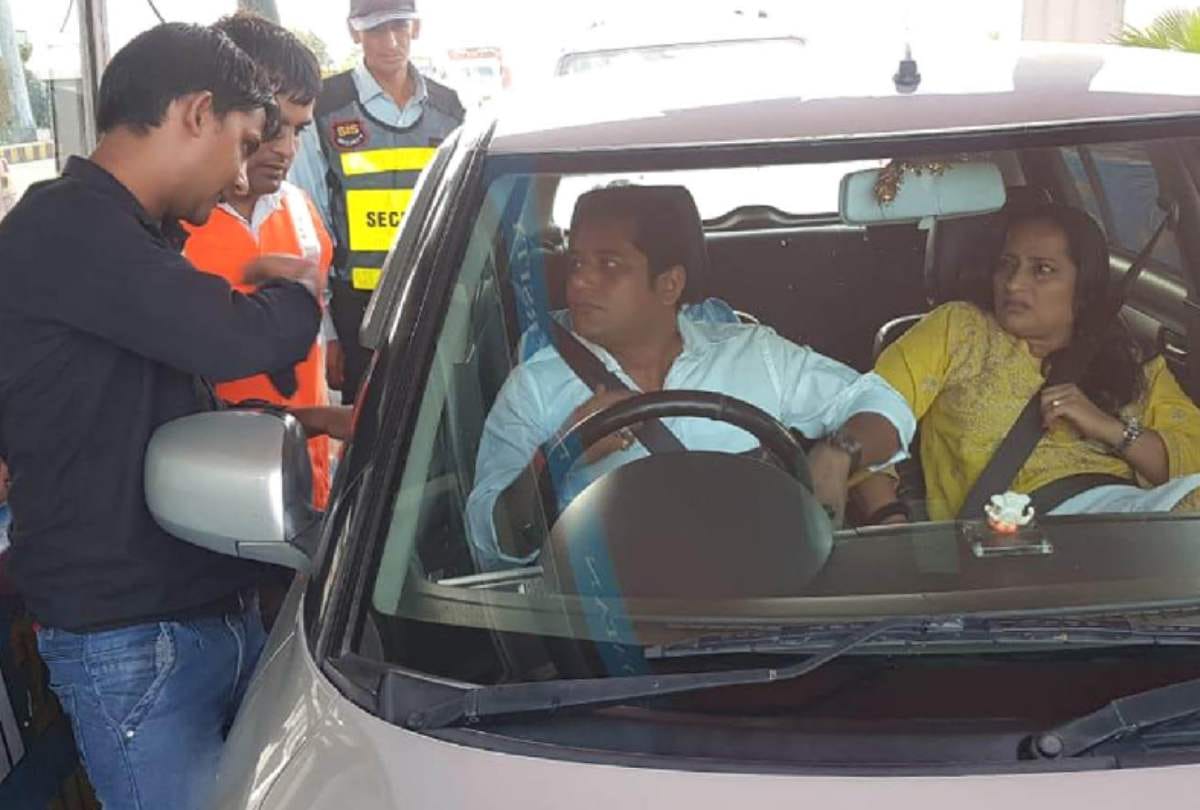 without helmet entry ban on yamuna expressway more than 100 sent back