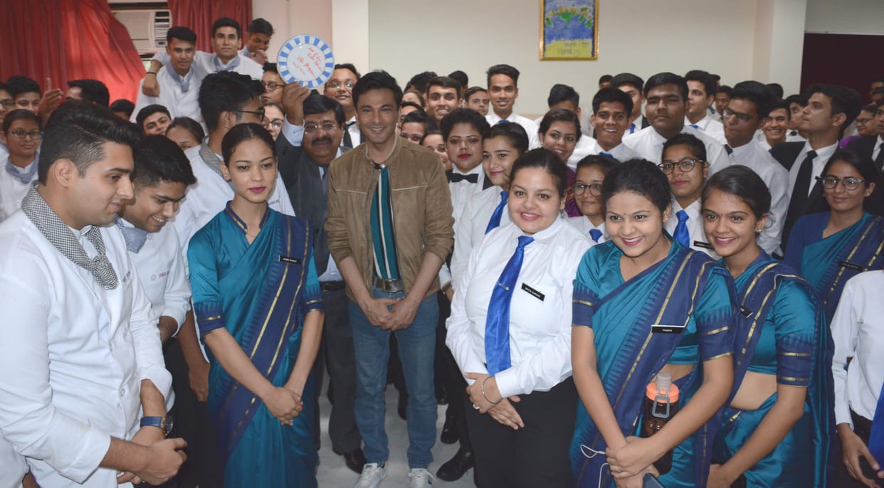 Indians do not have DNA defeat: Khanna