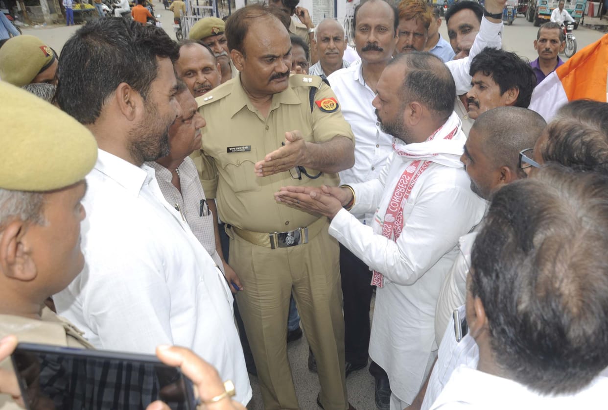 Congressman fires at preventing Priyanka from going to Sonbhadra