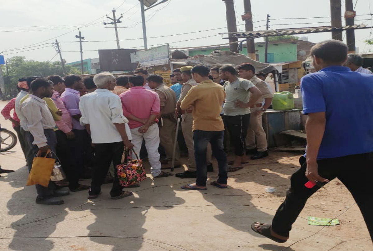 high tension line fell down on the road in agra