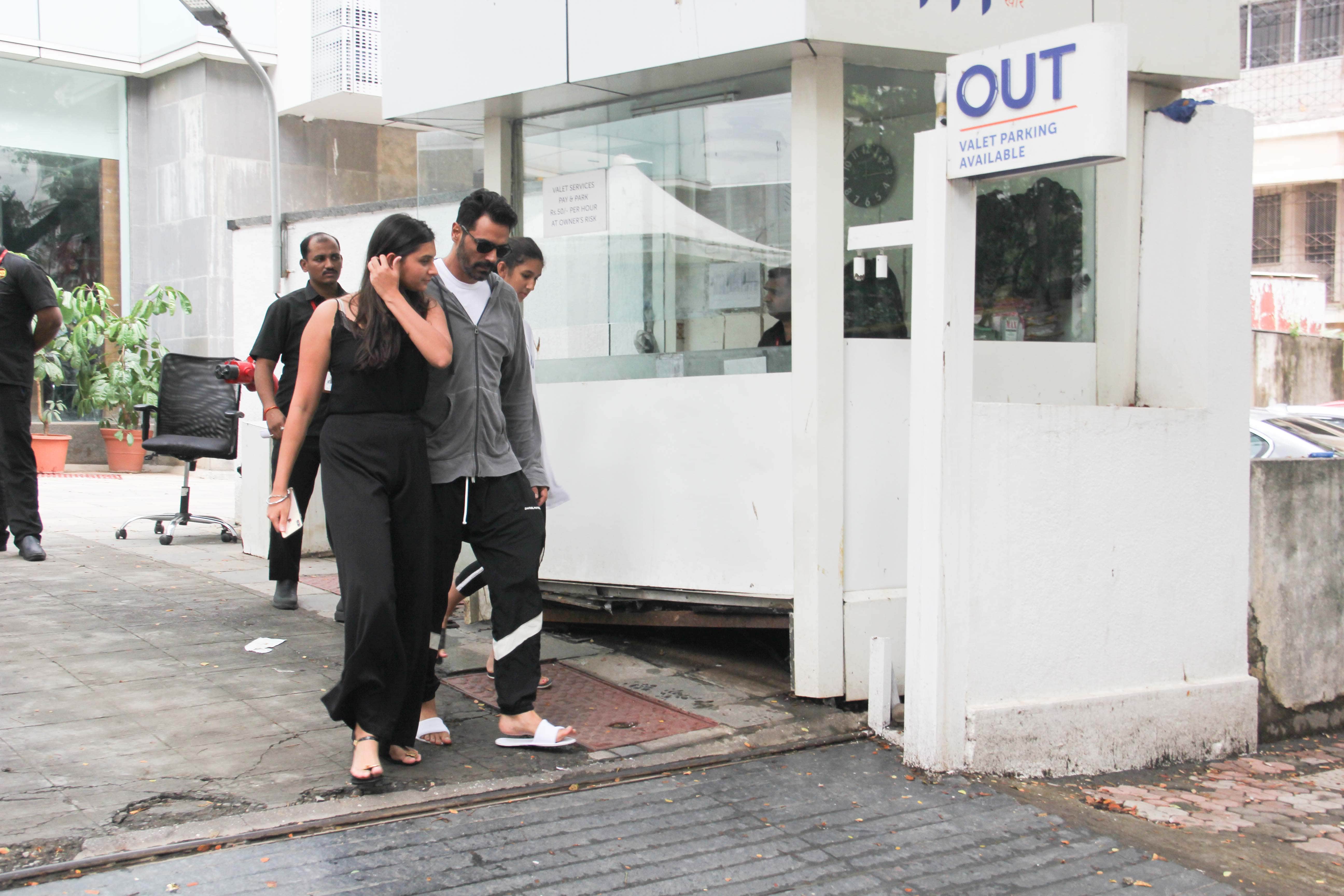 Mehr Jesia kids reaction on father Arjun rampal baby with Girlfriend Gabriella Demetriades