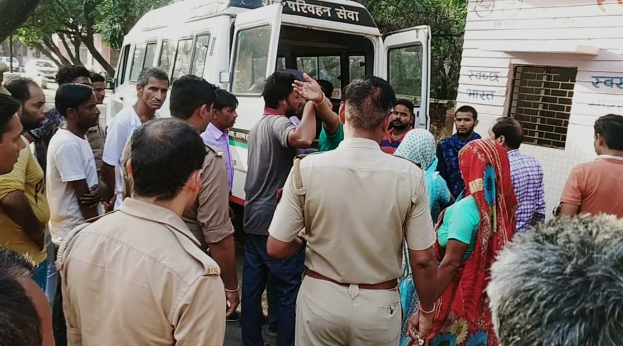 Demolition, demolition in district hospital, death of old man