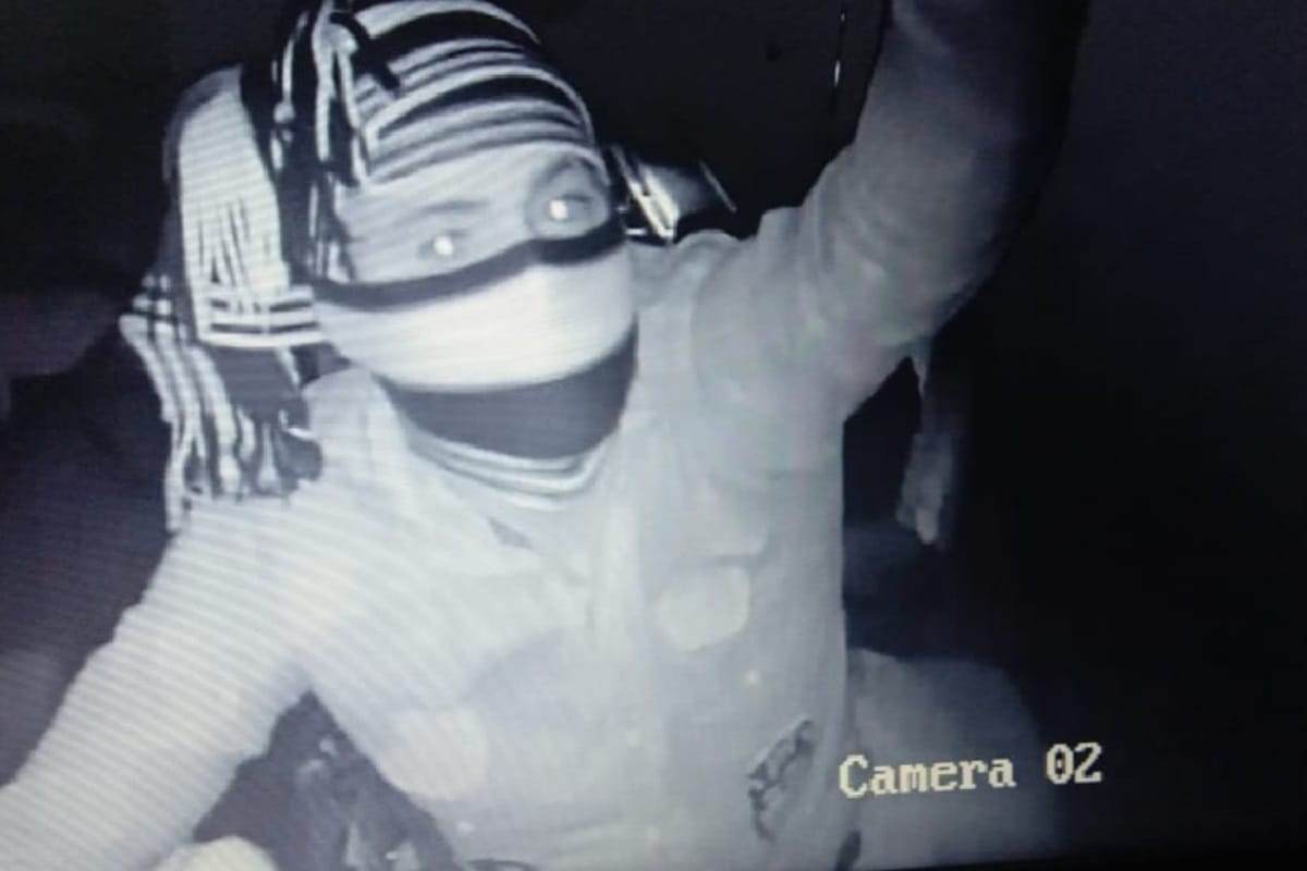gold robbery worth eighteen lakh rupee in Meerut bullion market