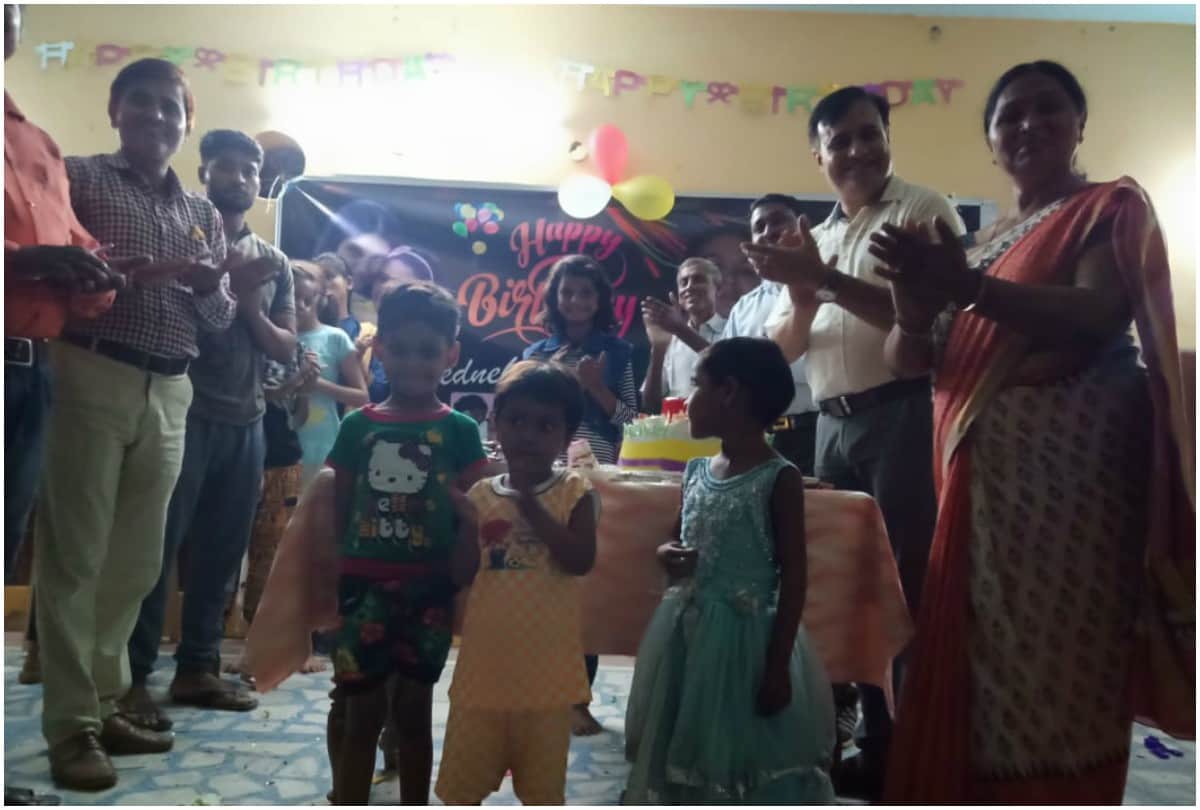 Pati Patni Aur woh actress Bhumi Pednekar celebrated birthday in Morena school