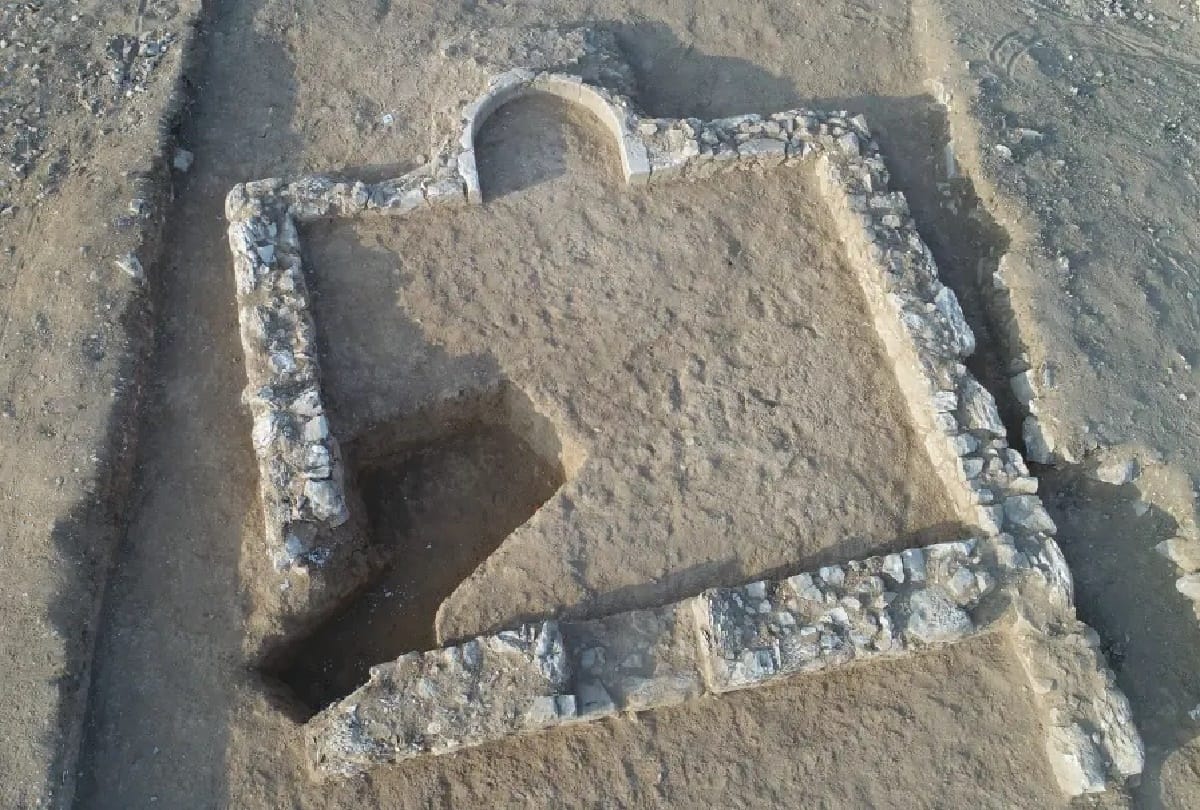 1200 YEAR-OLD MOSQUE UNCOVERED IN BEDOUIN CITY IN SOUTHERN ISRAEL