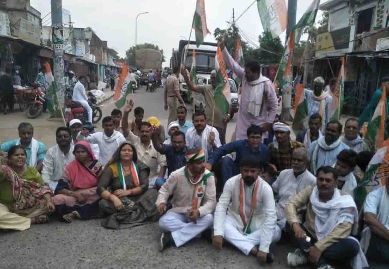 Congressman rally protest against Priyanka Gandhi Arrest in chitrakoot
