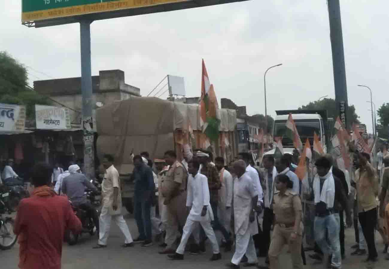 Congressman rally protest against Priyanka Gandhi Arrest in chitrakoot