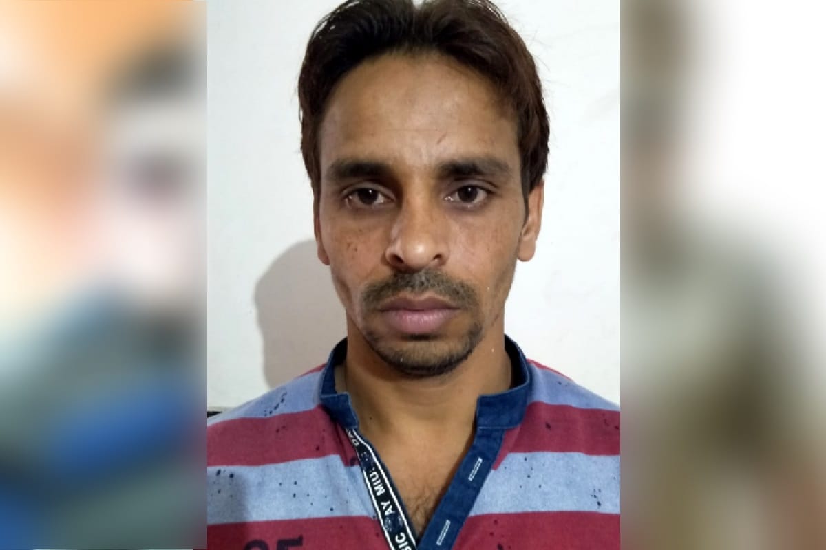 Gangster reached to surrender in Saharanpur Police station after fear of encounter