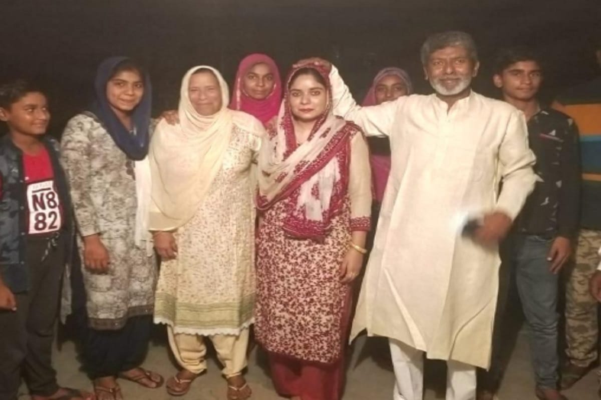 Meerut's daughter Mahnaz Khan's selected in PCS-J 2018 exam