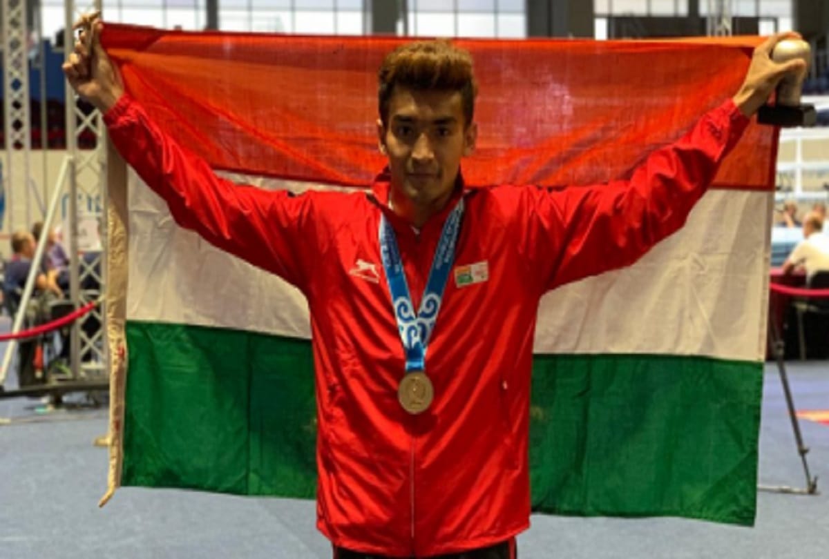Indian boxer shiva thapa wins gold medal in president cup boxing championship