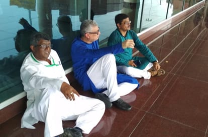 3 ASP 5 CO and 12 inspectors to stop the way of Priyanka gandhi