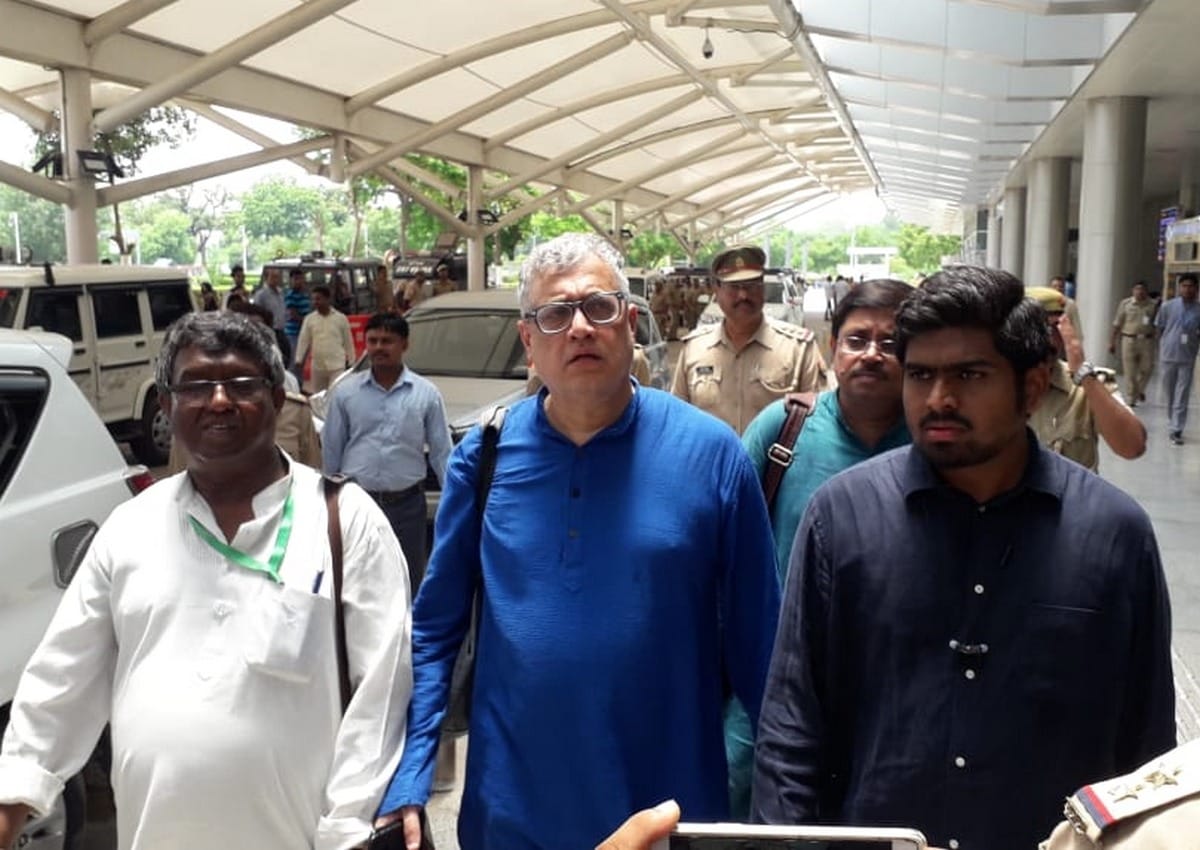 TMC leaders Under arrest at varanasi airport go for sonbhadra