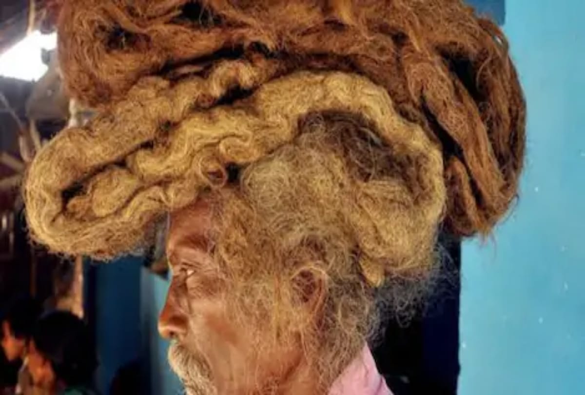 man have long hair know as jatawala baba in bihar