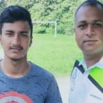 नीली टी शर्ट में सागर