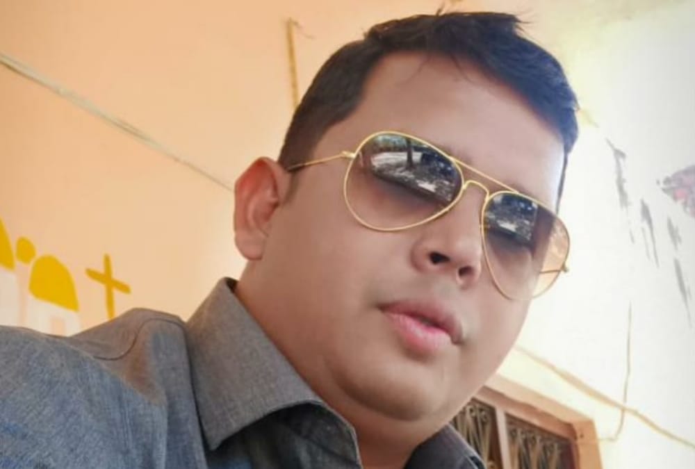 case filed police man for beating schedule caste men in Gonda.
