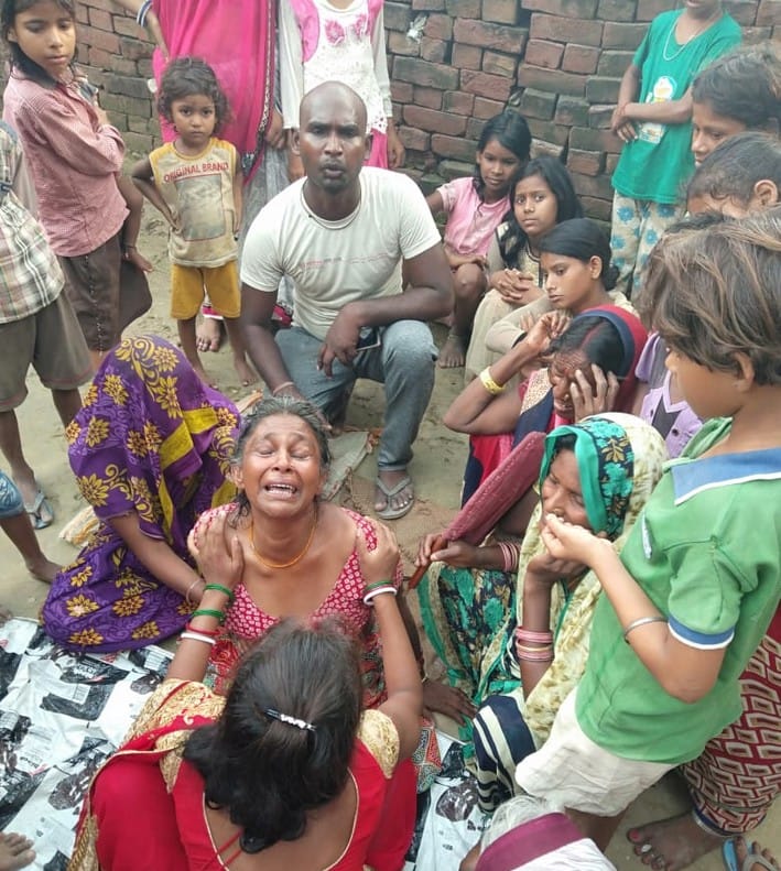 Two deaths due to lightning fall, two scorching