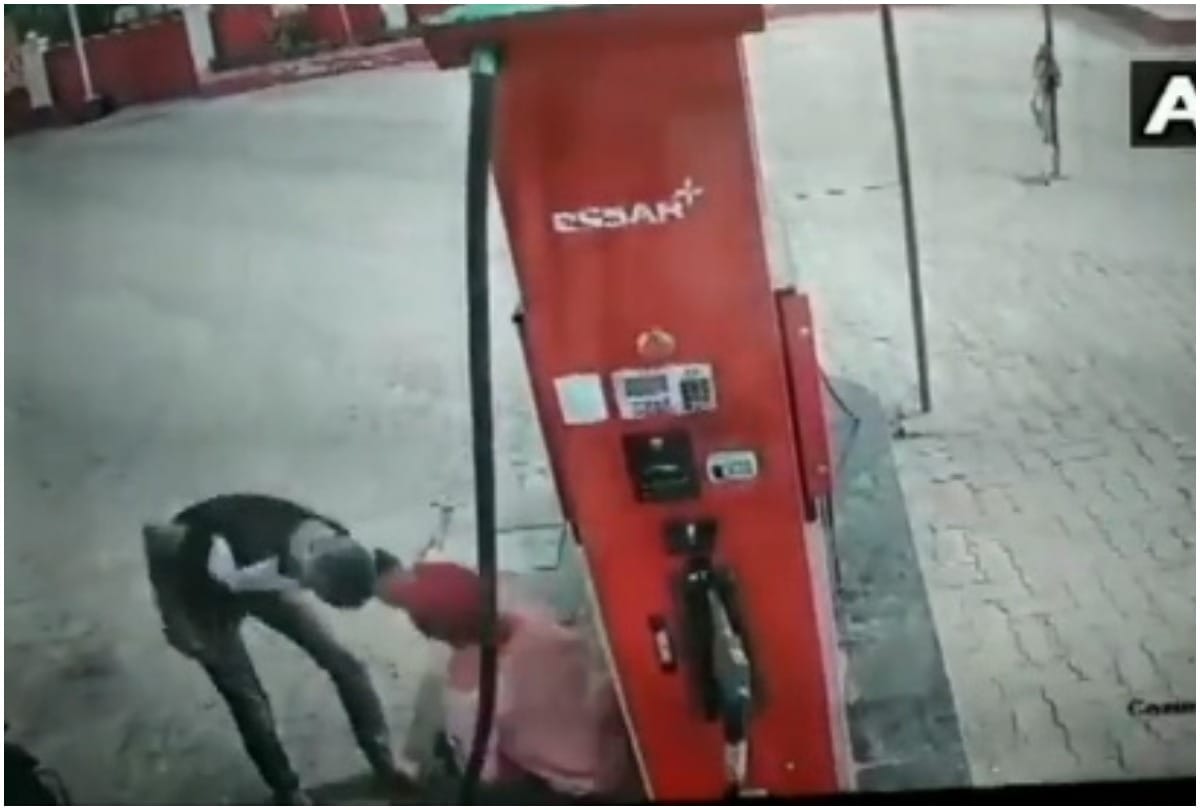 Bike-borne man loots money gun point from petrol pump staff, case registered, Aligarh, UP