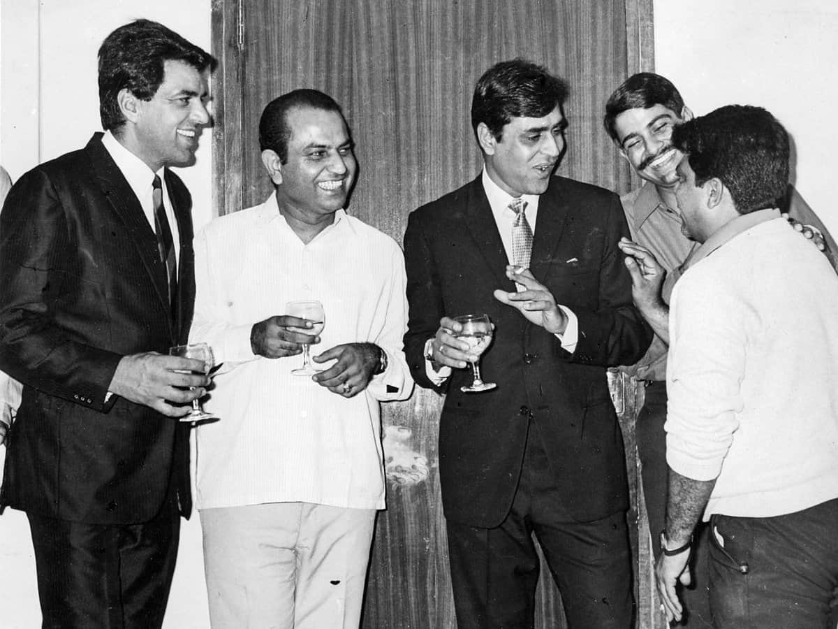 Dharmendra shared throwback photo with Rajendra Kumar on his birthday