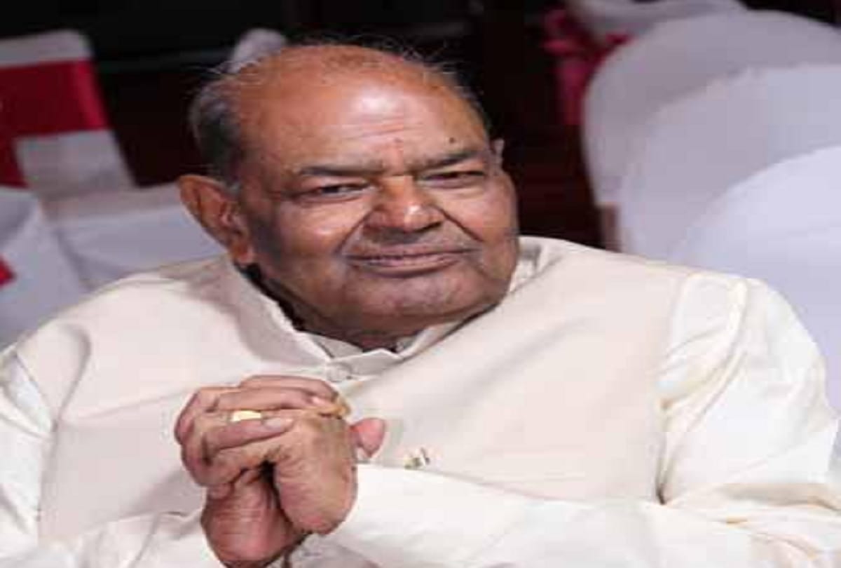 Mange ram Garg passed away he was giving water to passengers at railway station