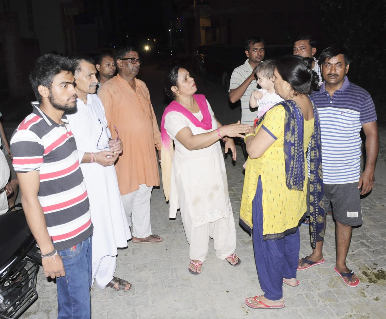 gold chain looted from woman