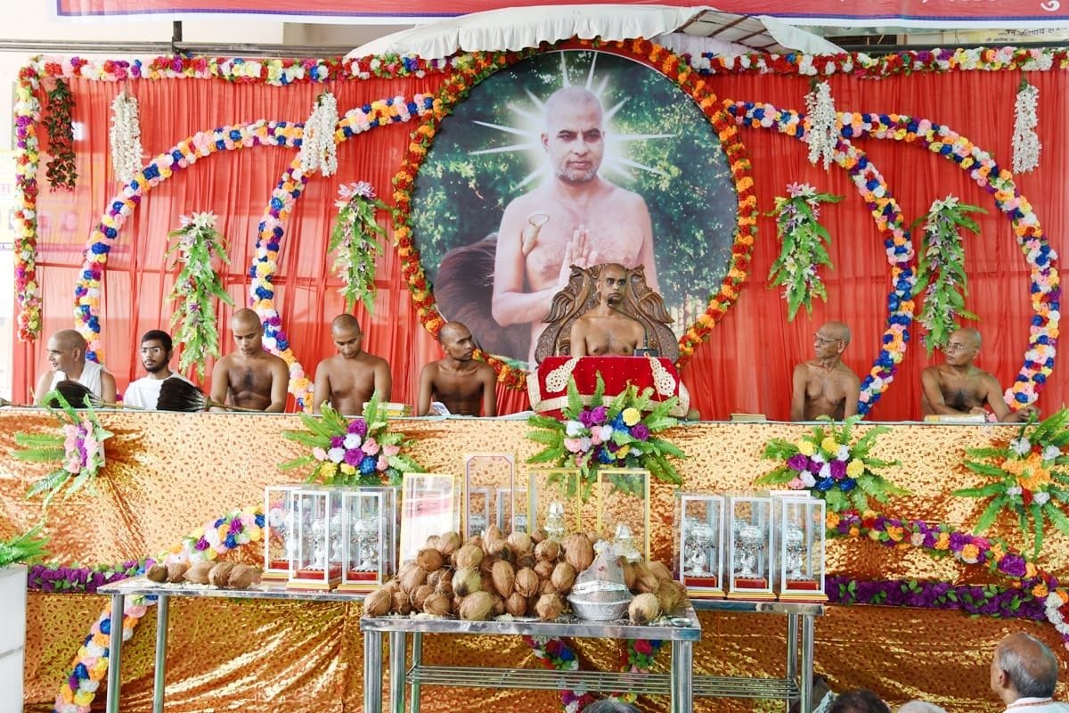 warm welcome of acharya shri in  khertrapal temple