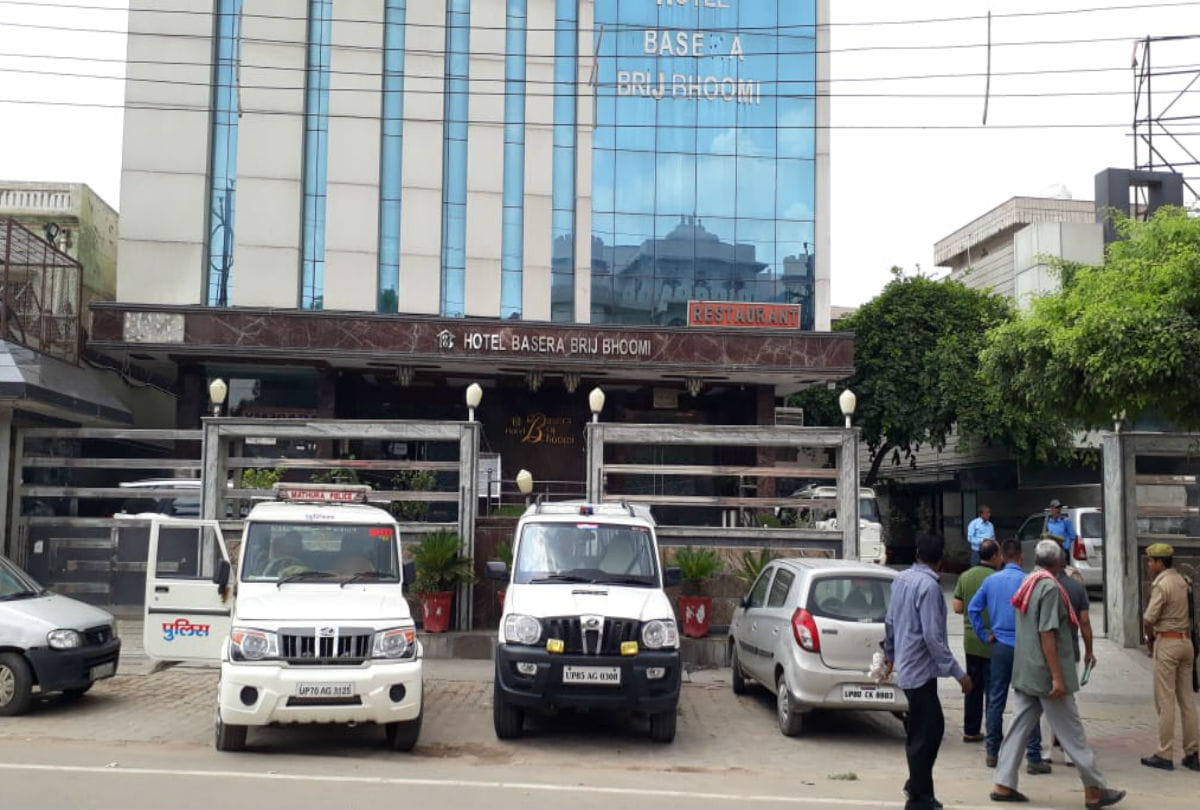 bhagwat katha vachak complained of stolen to cm office lucknow