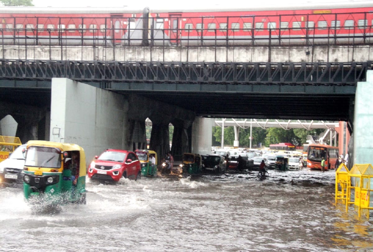 heavy rain in delhi ncr temperature goes down