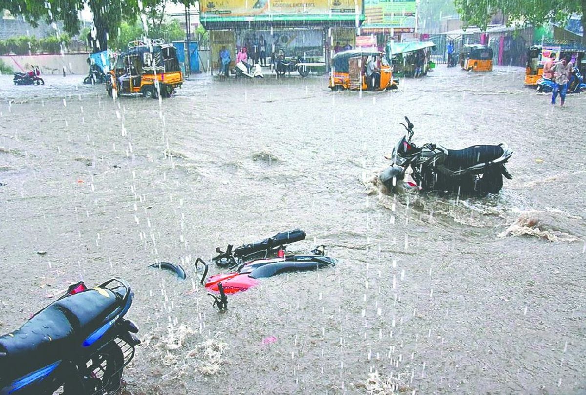 Heavy Rain in Mathura on Sunday Water Logging on Roads