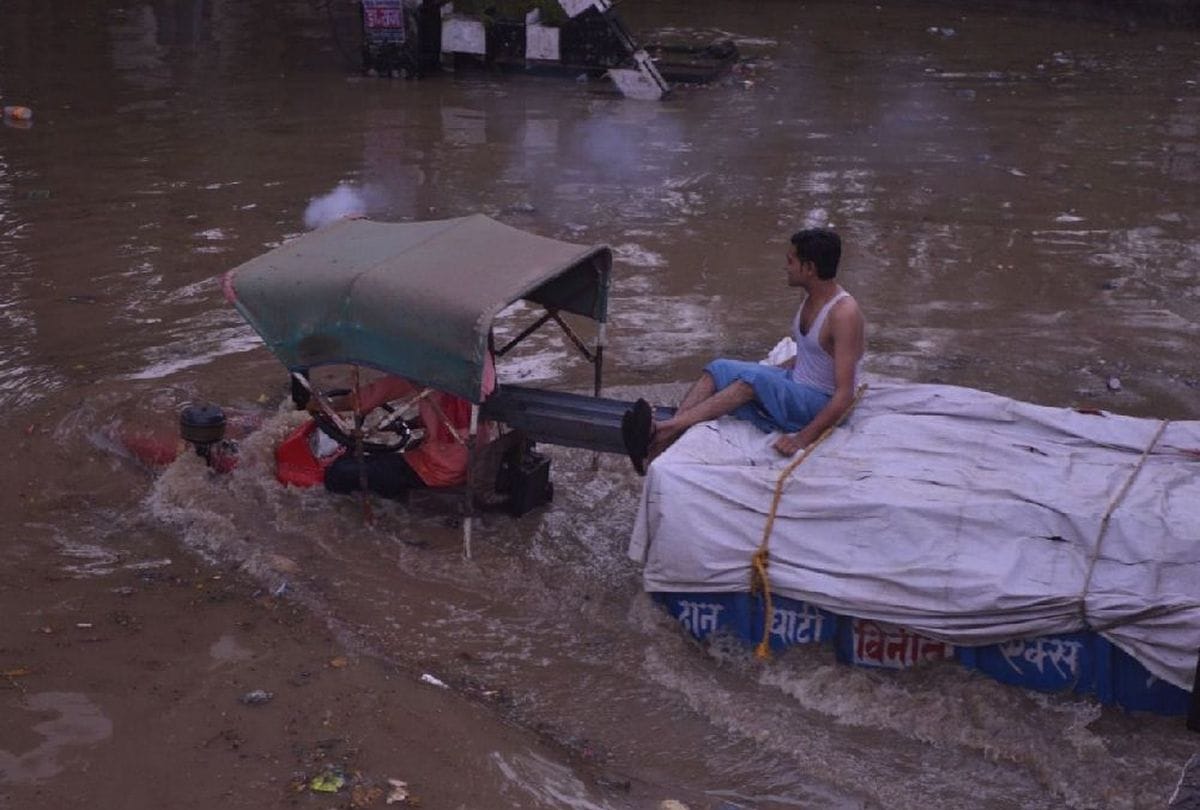 Heavy Rain in Mathura on Sunday Water Logging on Roads