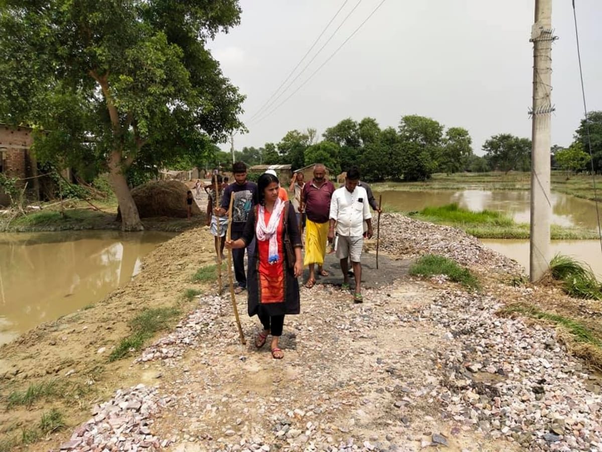 IAS officer wife Ritu Jaiswal changed the picture of her village 