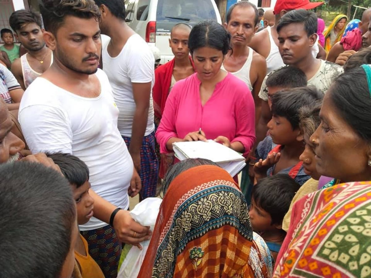 IAS officer wife Ritu Jaiswal changed the picture of her village 