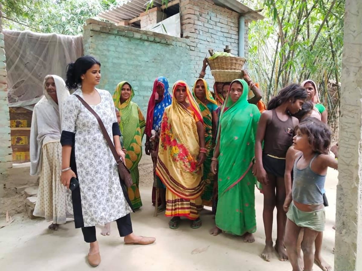 IAS officer wife Ritu Jaiswal changed the picture of her village 