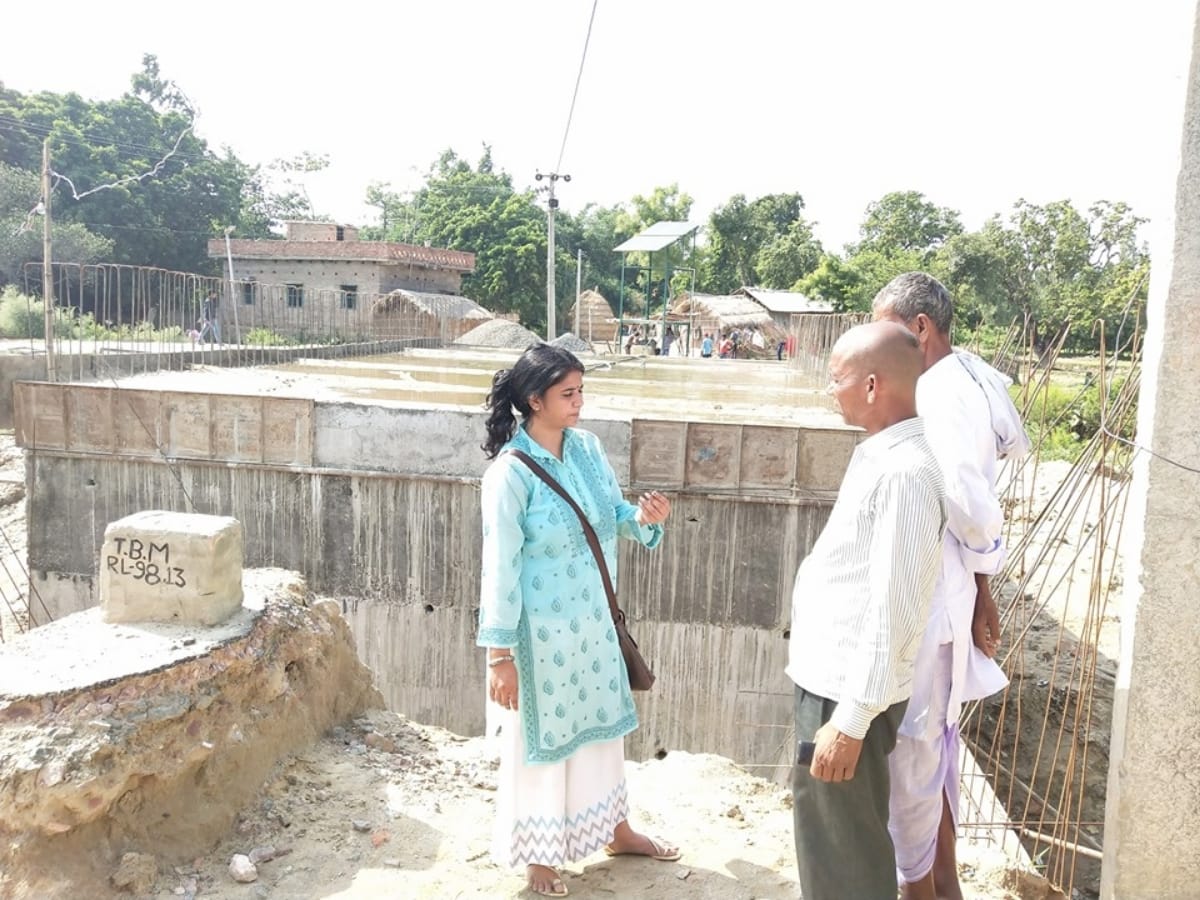 IAS officer wife Ritu Jaiswal changed the picture of her village 