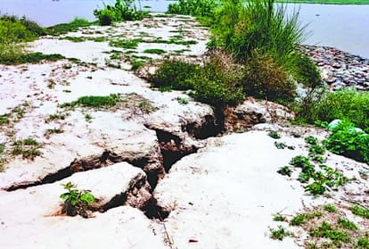 Crack In Ghaggar River At Rasauli Village Of Patiala