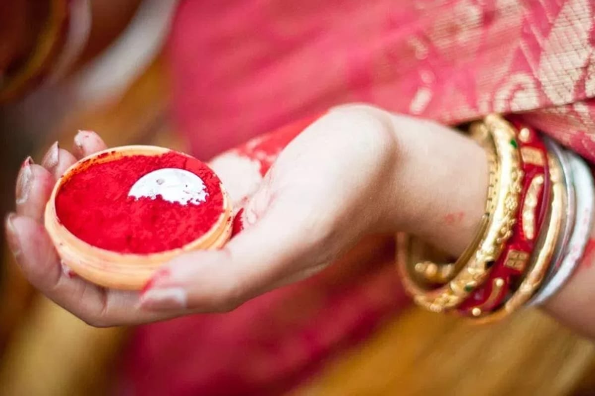 Youth applied blood as sindoor on girlfriend head after that kill her and commit suicide