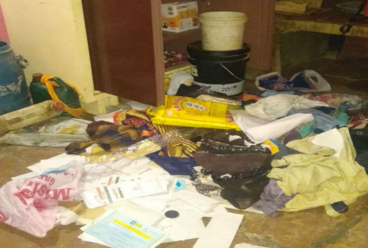 thieves stealing from three houses in govardhan