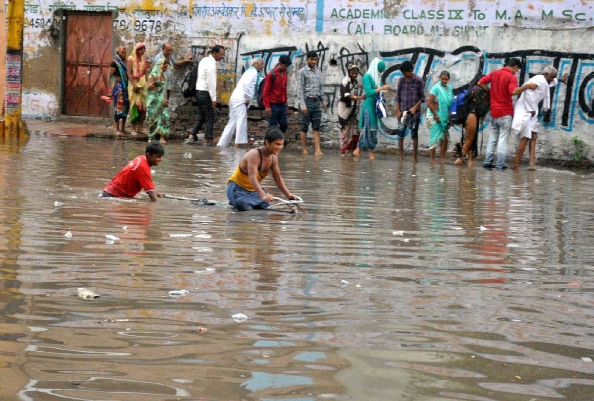 Heavy Rain in Mathura on Sunday Water Logging on Roads