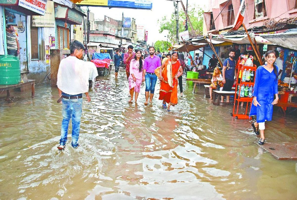Heavy Rain in Mathura on Sunday Water Logging on Roads