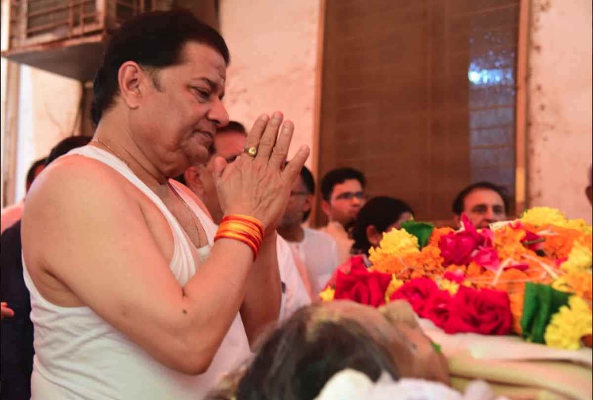 bhajan singer anup jalota mother kamala jalota funeral photos